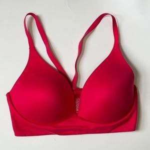 Victoria’s Secret Lightly Lined Plunge Bra 32DD